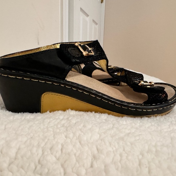 Alegria Adjustable Platform Sandals - Picture 7 of 13